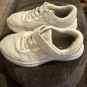 Sketcher’s girls white athletic running shoes